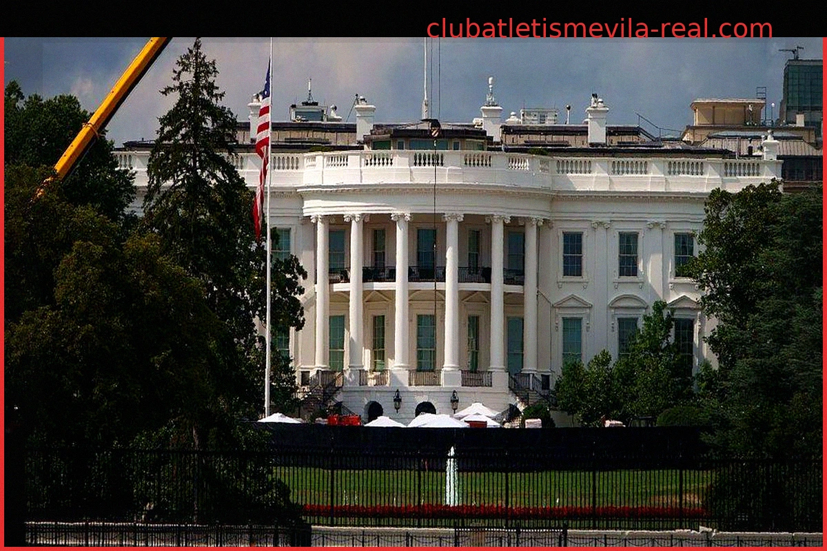Operador de Teleprompter de la Casa Blanca sancionado con más de $172,000 por apuestas sobre discursos de Trump