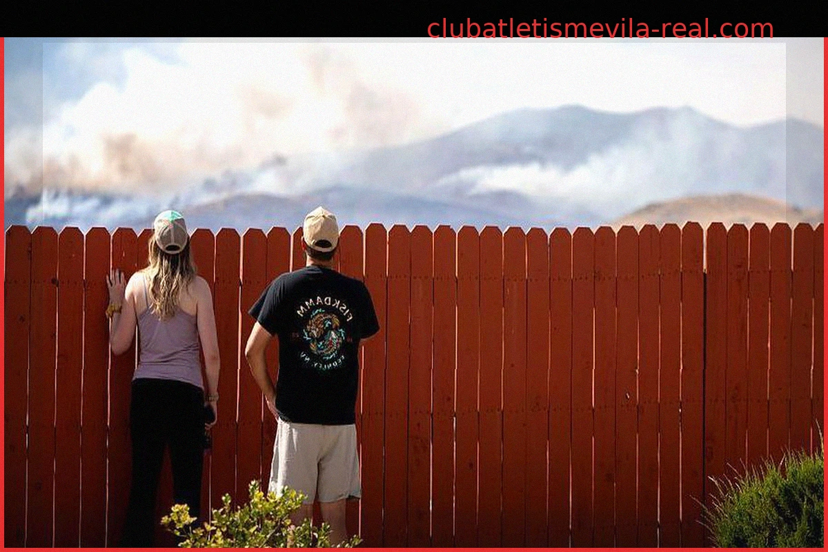Incendio Forestal de Rápida Propagación Obliga a Miles a Evacuar Cerca de Reno, Nevada