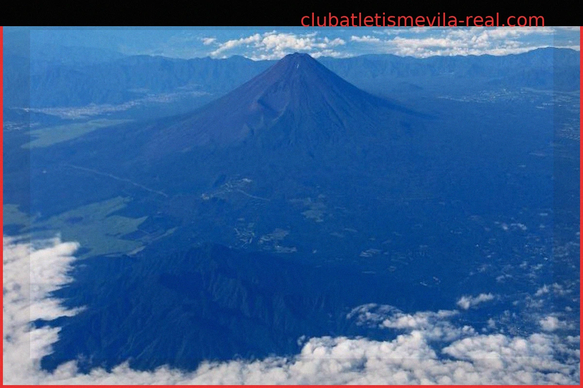 Padre deja solo a su hijo de 7 años en el Monte Fuji para continuar la escalada